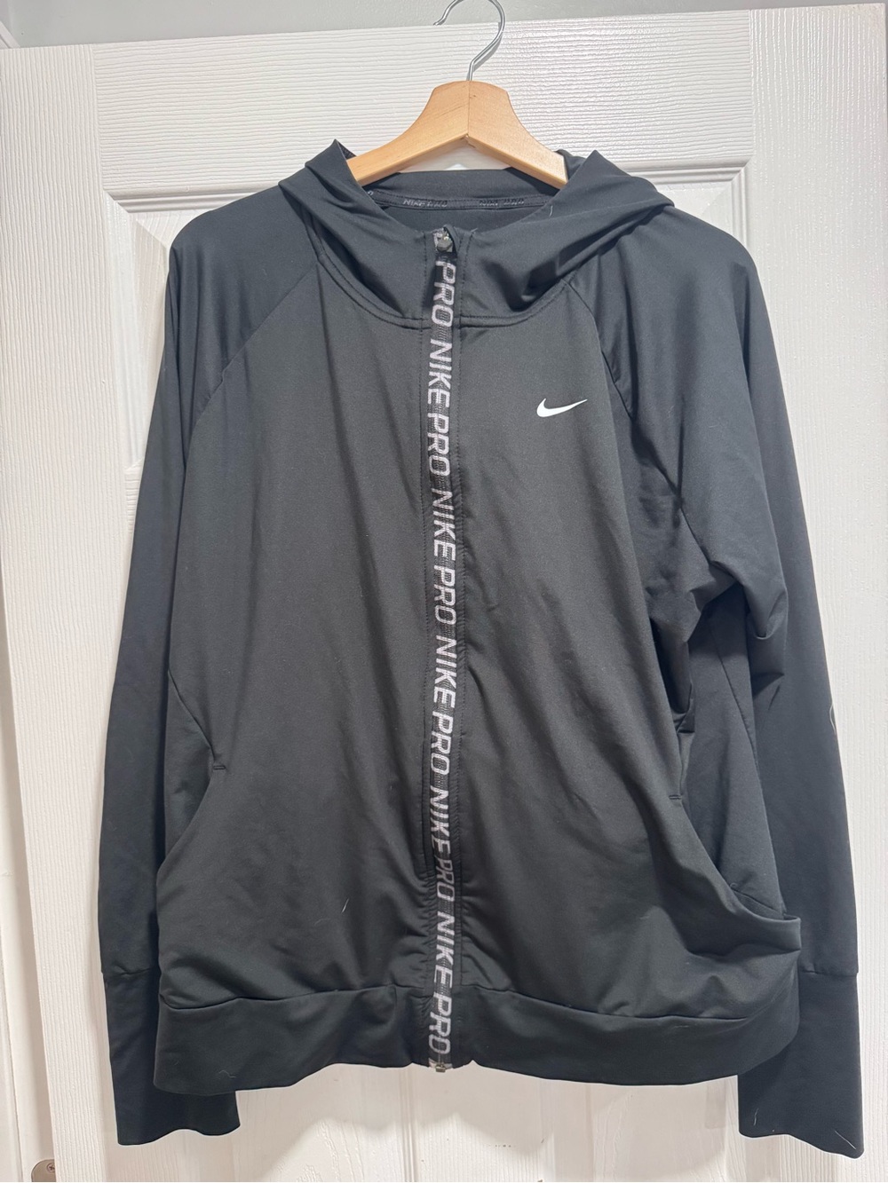Nike Men’s Black Full-Zip Hooded Performance Jacket